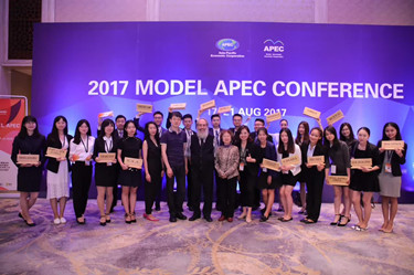 ＭＯＤＥＬ　ＡＰＥＣ会议参赛选手与评委嘉宾合影_副本.jpg