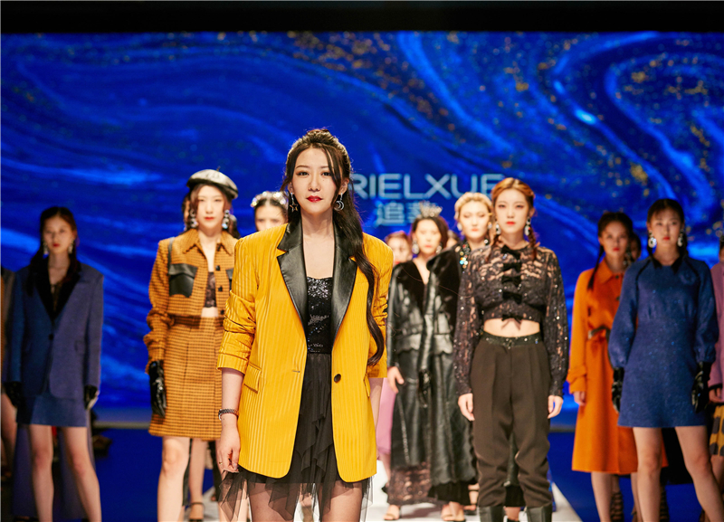 5薛鑫淼2019-2020年度大连十佳服装设计师.jpg