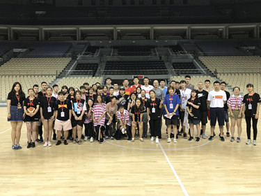 志愿者与国家队合影 _副本.jpg