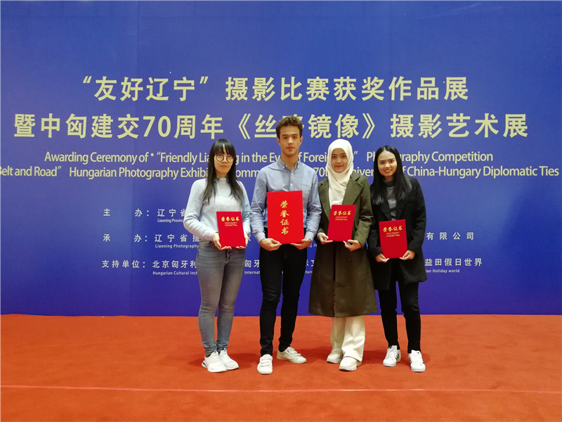 林宝玲 艾乐 吴丽 陈丝雨 参加颁奖典礼.jpg